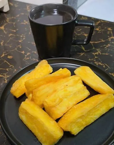Cafe con yuquitas fritas